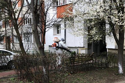 A doua rundă de dezinfectare a scărilor de bloc în municipiul Suceava