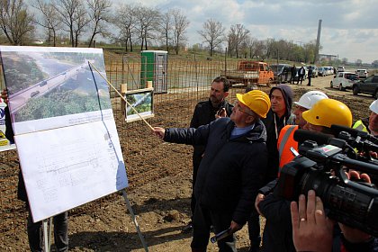 Lucrările de construire a unui nou pod peste râul Suceava, demarate luni