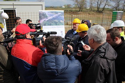 Lucrările de construire a unui nou pod peste râul Suceava, demarate luni