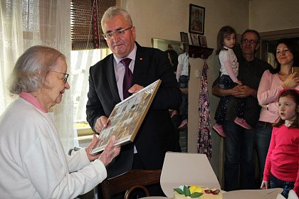Suceveancă sărbătorită de primarul Ion Lungu la împlinirea a 102 ani