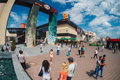 Spectacol folcloric și olimpiadă de meșteșuguri, la Iulius Mall Suceava