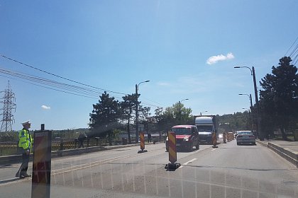 Trafic de coșmar în tot municipiul Suceava, după blocarea a două benzi pe podul de la Bazar