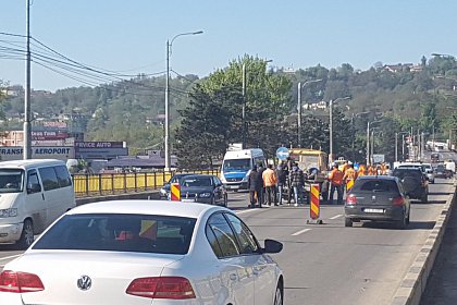 Trafic de coșmar în tot municipiul Suceava, după blocarea a două benzi pe podul de la Bazar