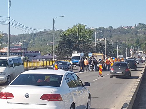 Trafic de coșmar în tot municipiul Suceava, după blocarea a două benzi pe podul de la Bazar