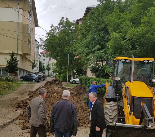 Modernizarea cartierului Obcini, verificată în teren de primarul Sucevei