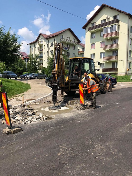 Lucrările de reabilitare stradală continuă în forță în numeroase zone din municipiul Suceava