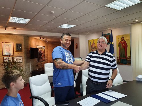 Vicecampionul european la box juniori și antrenorul său, premiați cu 12.000 de lei de Primăria Suceava