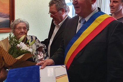 Diploma de “Cetățean Centenar”, oferită sâmbătă unei sucevence, la împlinirea a 100 de ani