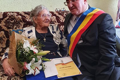 Diploma de “Cetățean Centenar”, oferită sâmbătă unei sucevence, la împlinirea a 100 de ani