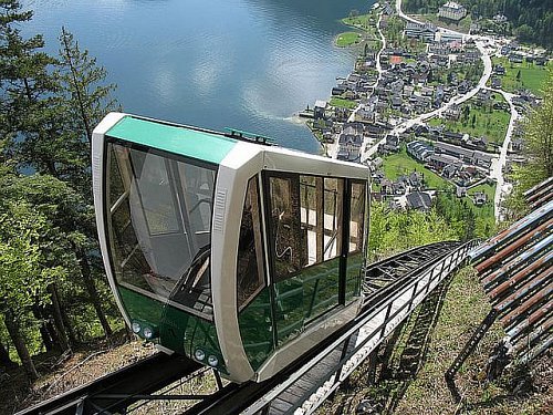 Funicular de urcare pe platoul Cetății de Scaun a Sucevei