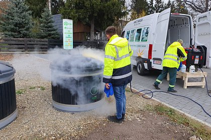 Containerele de gunoi din Suceava, igienizate periodic, inclusiv cu abur fierbinte (Foto - Video)