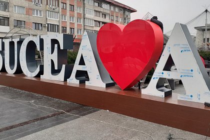 Mesajul luminos „Iubesc Suceava” a fost amplasat în centrul municipiului