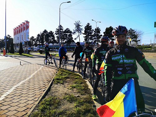 Traseu de 20 km, parcurs cu tricolorul pe bicicletă, de Ziua Națională a României