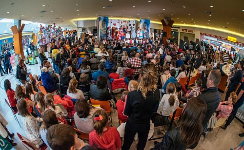 Teatru pentru copii „Albă ca Zăpada”, duminică, la la Iulius Mall Suceava