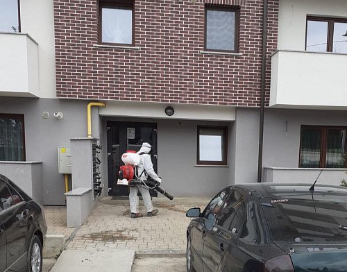 A doua rundă de dezinfectare a scărilor de bloc în municipiul Suceava