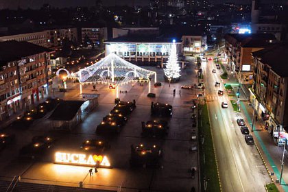 Municipiul Suceava, înfrumusețat pentru sărbătorile de iarnă cu mii de decorațiuni luminoase