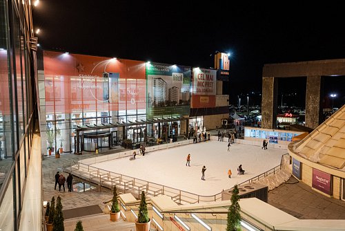 De la 1 Decembrie se deschide patinoarul Ice Dream la Iulius Mall Suceava