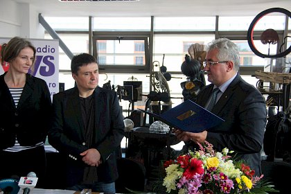 Regizorul Cristian Mungiu, premiat de primarul Sucevei, Ion Lungu