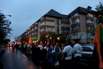 Cavaleri, domnite, razboinici si arlechini in cea mai mare parada medievala din Romania