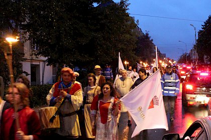 Cavaleri, domnite, razboinici si arlechini in cea mai mare parada medievala din Romania