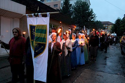 Cavaleri, domnite, razboinici si arlechini in cea mai mare parada medievala din Romania