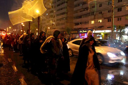 Cavaleri, domnite, razboinici si arlechini in cea mai mare parada medievala din Romania