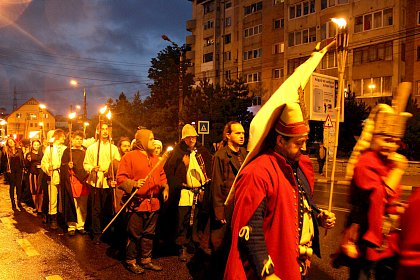 Cavaleri, domnite, razboinici si arlechini in cea mai mare parada medievala din Romania