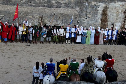 Apus de soare si parada medievala, la inchiderea celei de-a X-a ediţii a Festivalului de Artă Medievală de la Suceava