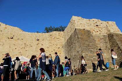 Apus de soare si parada medievala, la inchiderea celei de-a X-a ediţii a Festivalului de Artă Medievală de la Suceava