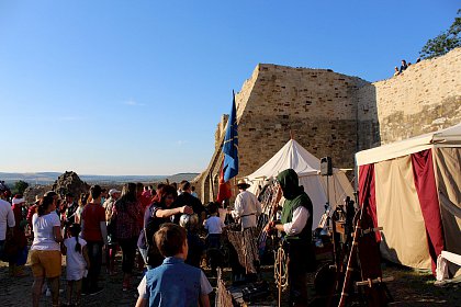 Apus de soare si parada medievala, la inchiderea celei de-a X-a ediţii a Festivalului de Artă Medievală de la Suceava