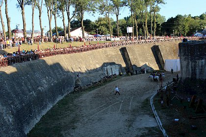 Apus de soare si parada medievala, la inchiderea celei de-a X-a ediţii a Festivalului de Artă Medievală de la Suceava