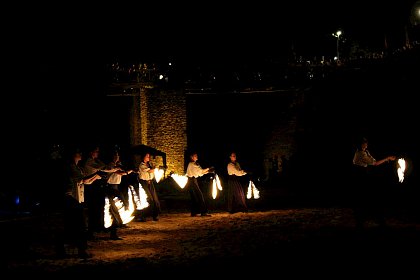 Turnir medieval şi spectacole cu flăcări în şanţul de apărare al Cetăţii Suceava