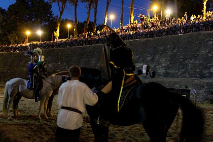 Turnir medieval şi spectacole cu flăcări în şanţul de apărare al Cetăţii Suceava