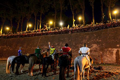 Turnir medieval şi spectacole cu flăcări în şanţul de apărare al Cetăţii Suceava