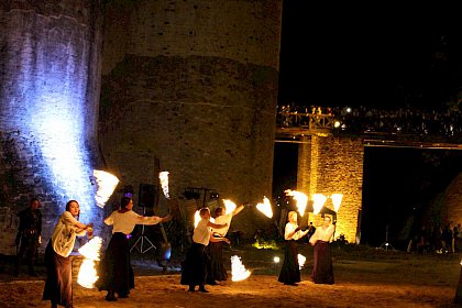 Turnir medieval şi spectacole cu flăcări în şanţul de apărare al Cetăţii Suceava