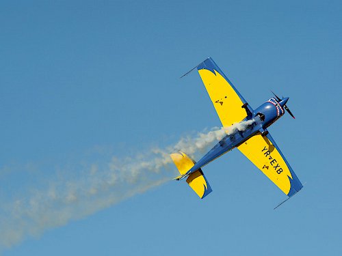 Mii de oameni au prins aripi, la Suceava Air Show