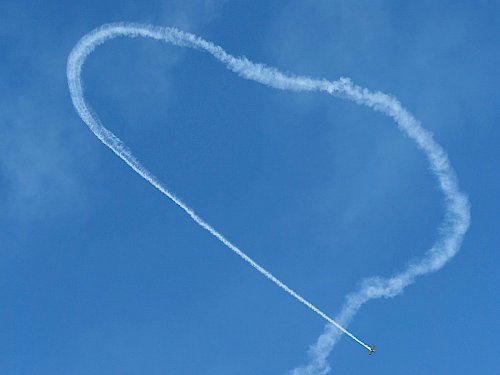 Mii de oameni au prins aripi, la Suceava Air Show