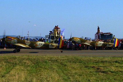 Mii de oameni au prins aripi, la Suceava Air Show