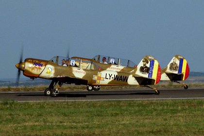 Mii de oameni au prins aripi, la Suceava Air Show