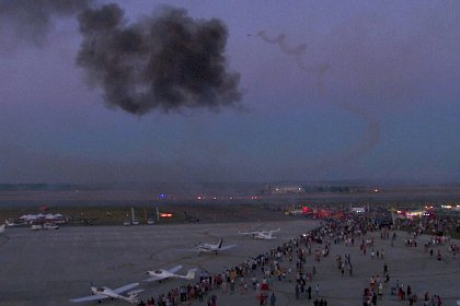 Mii de oameni au prins aripi, la Suceava Air Show