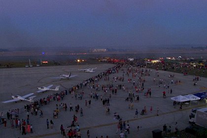 Mii de oameni au prins aripi, la Suceava Air Show