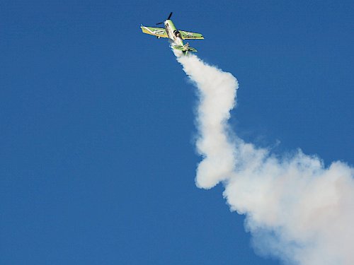 Mii de oameni au prins aripi, la Suceava Air Show