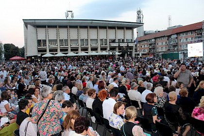 Mii de suceveni au avut o seară magică, cu muzică clasică, balet și efecte luminoase, la Simfonii de toamnă