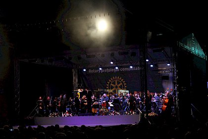 Mii de suceveni au avut o seară magică, cu muzică clasică, balet și efecte luminoase, la Simfonii de toamnă