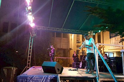 Mii de tineri au dansat și au cântat pe melodiile trupei Vunk, la deschiderea anului universitar la USV