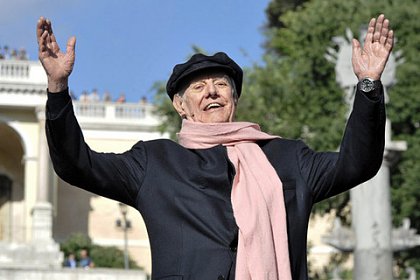 Scriitorul italian Dario Fo a murit în ziua în care una din piesele sale de teatru se juca pe scena Teatrului Matei Vișniec Suceava