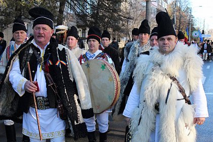 Festivalul internaţional de datini şi obiceiuri de iarnă „După datina străbună”