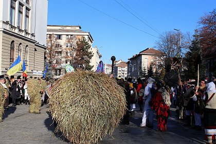 Festivalul internaţional de datini şi obiceiuri de iarnă „După datina străbună”