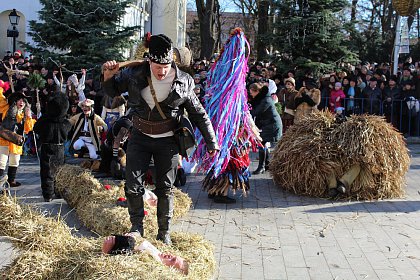 Festivalul internaţional de datini şi obiceiuri de iarnă „După datina străbună”