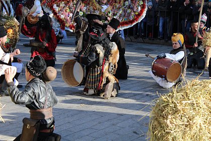 Festivalul internaţional de datini şi obiceiuri de iarnă „După datina străbună”